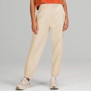 Lululemon Braided Detail High-Rise Jogger
White Opal